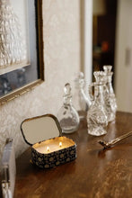 Lade das Bild in den Galerie-Viewer, Duftkerze Black Fig & Olive