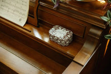 Lade das Bild in den Galerie-Viewer, Duftkerze French Linen & Orris