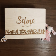 Lade das Bild in den Galerie-Viewer, Erinnerungs- / Spielzeugkiste mit Holzgravur