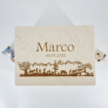 Lade das Bild in den Galerie-Viewer, Erinnerungs- / Spielzeugkiste mit Holzgravur