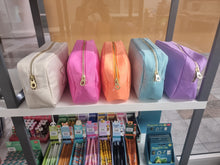 Lade das Bild in den Galerie-Viewer, Schminktasche
